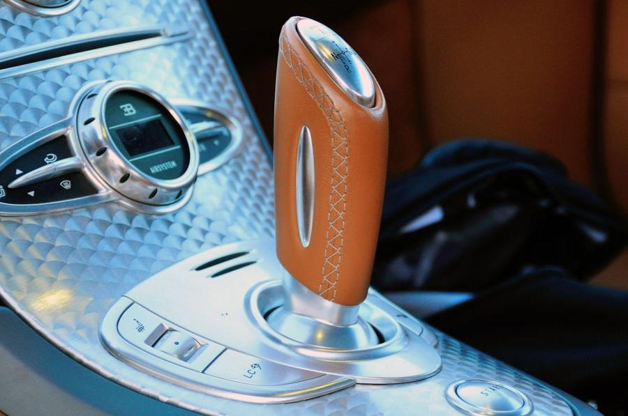  Bugatti Veyron 16.4 Grand Sport 2012 года  (фото 10 из 46)